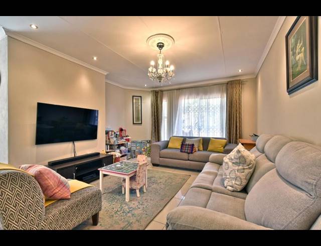 3 BEDROOM CLUSTER FOR SALE IN BASSONIA